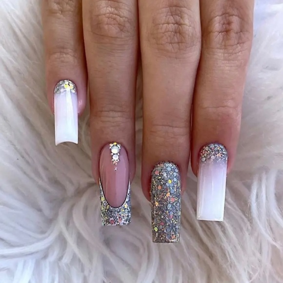 Press On Nails Kit - Picture 1 of 2